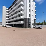 Burmeister 607 - Top Floor Corner 2 Bedroom Apartment With Sea And Lagoon Views - Onsite Parking